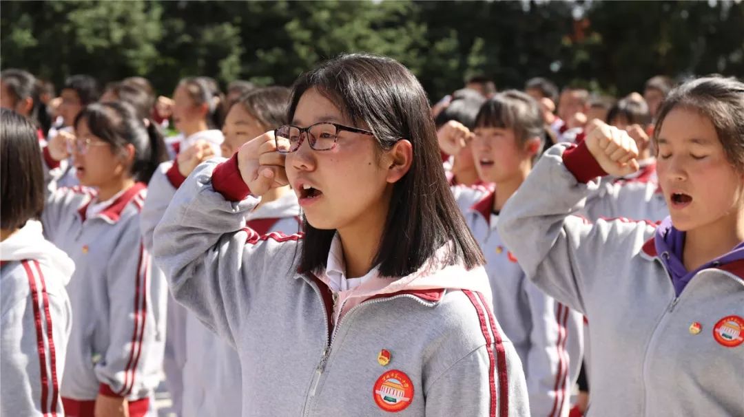 缅怀革命先烈  争做教育楷模 ——宣威一中开展祭扫虎头山烈士陵园