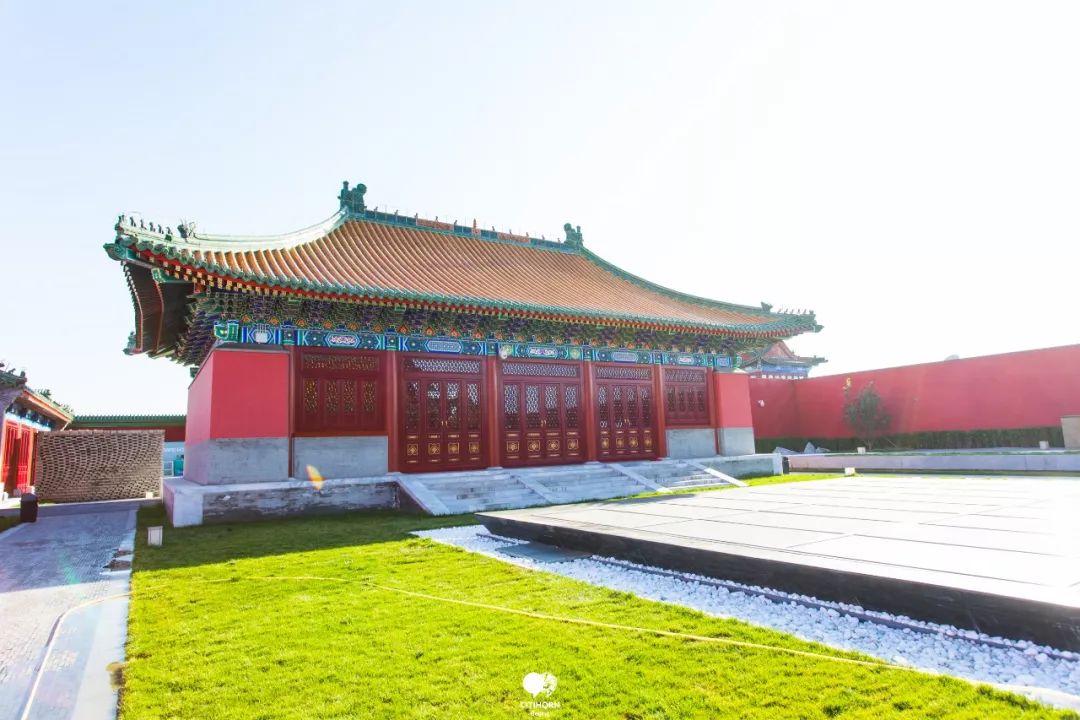 木木美术馆新馆空降隆福寺!激起大卫·霍克尼"大水花"真迹展