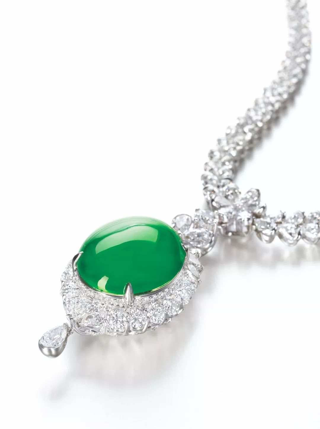 公盘余热未退,苏富比秋拍强势来袭!估价3200万"网红珠链"先睹为快!