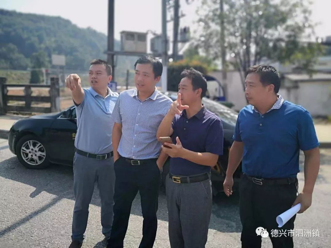 陈河龙实地查看了违章建筑拆除工作的落实情况,听取了