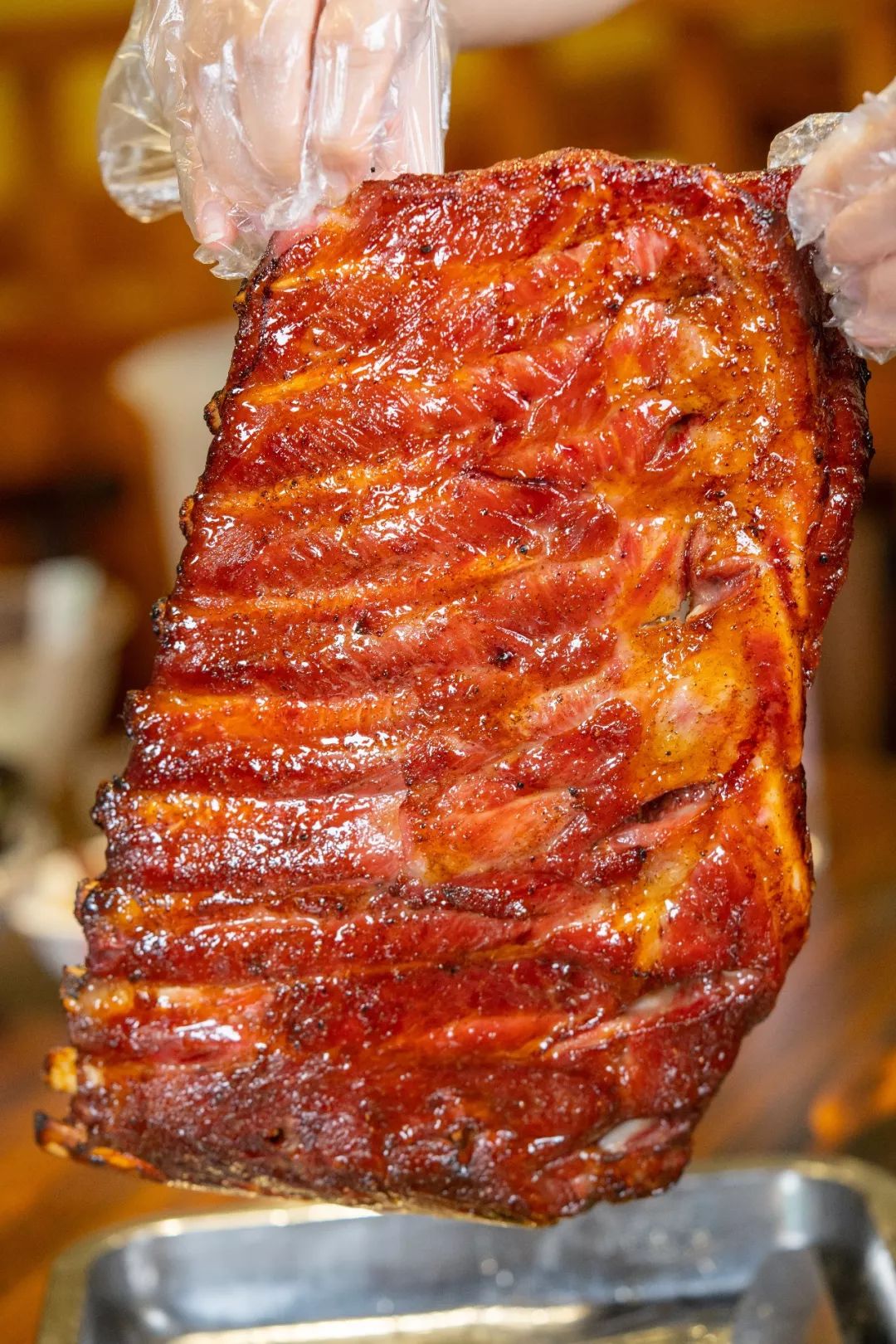 超大块,光看色泽口水就已经止不住了绝对就是分量十足的蜜汁烧排骨了