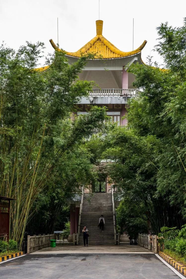 观竹楼 有罗锅古街,梅双渡口,古村竹海等特色景观,已经成为了广宁新