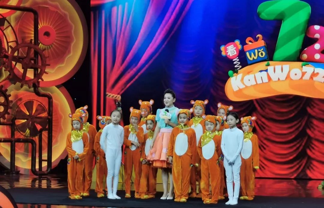月 25 日,我校的小演员们在七色光三位老师们的带领下,赴北京参加节目