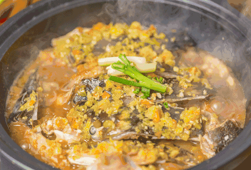 骨鱼征服了众多挑剔的吃货老饕将传统炖锅和现代人的口味相结合这一次