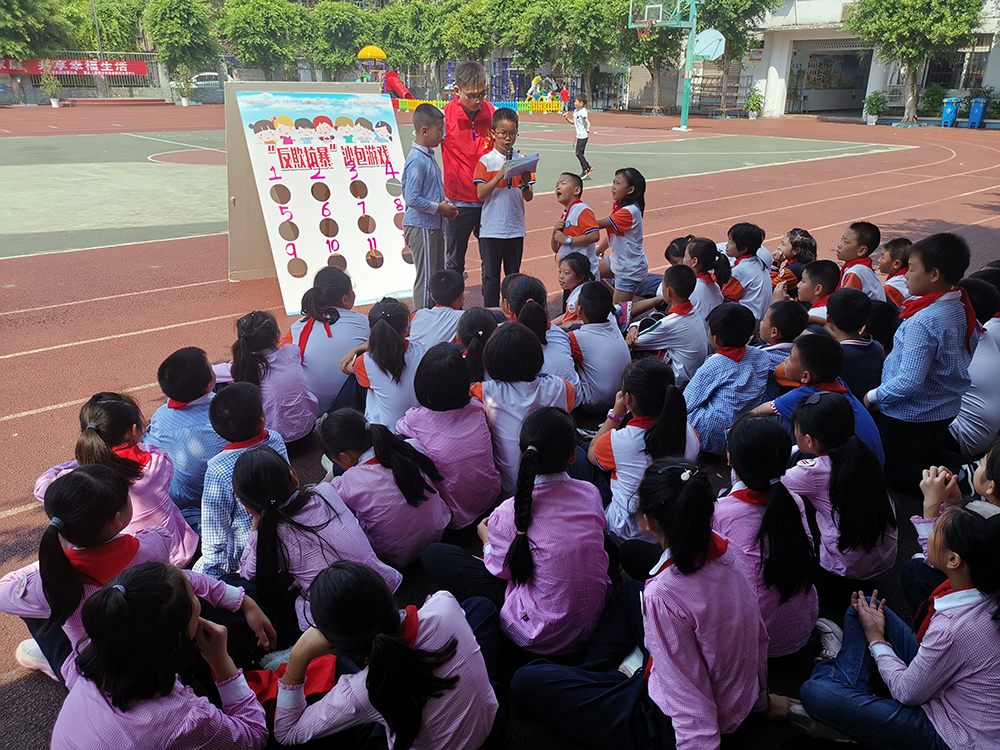 向祖国献礼江北区妇联平安家庭安全嘉年华走进望江小学
