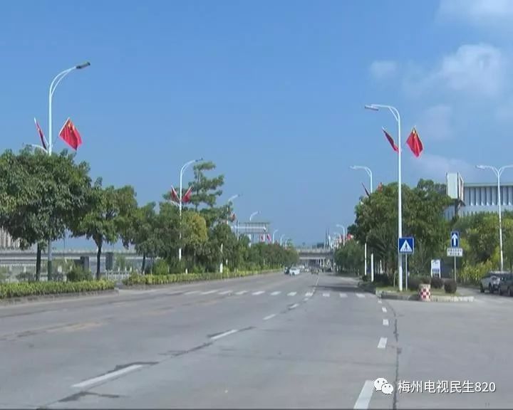 梅城飘起一片中国红快来说说你的爱国情究竟有深