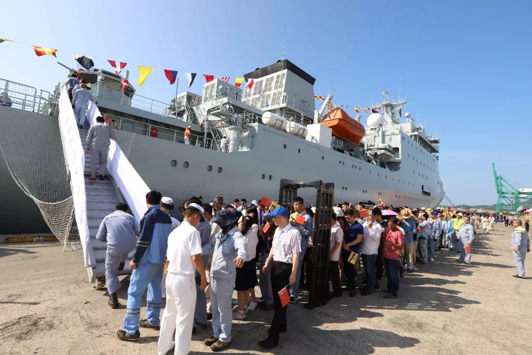第一站海军戚继光舰抵达文莱进行友好访问
