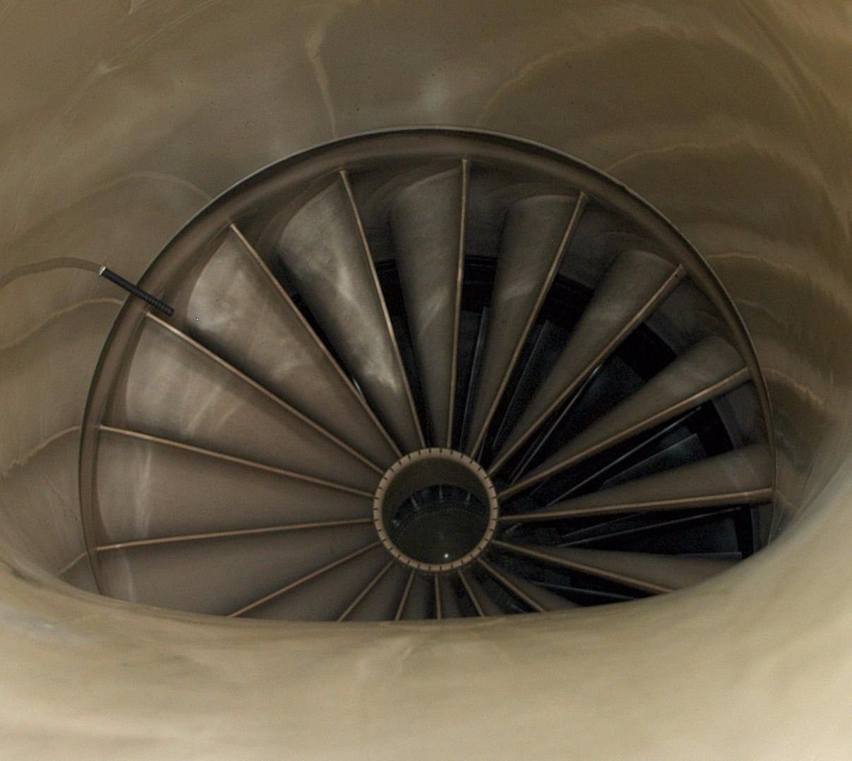 歼11新照揭示隐身为何比f22逊色万倍,歼10c据此改进潜力无穷_进气道