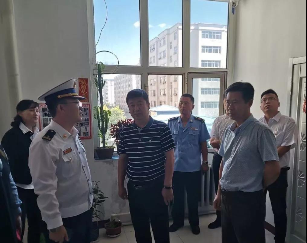 滴道区政府区长崔仕臣检查人员密集场所节日期间食品和消防安全工作