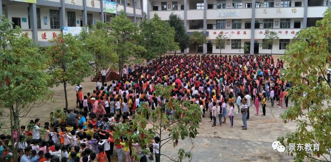 大街镇中心完小举行消防安全知识培训及消防安全疏散演练