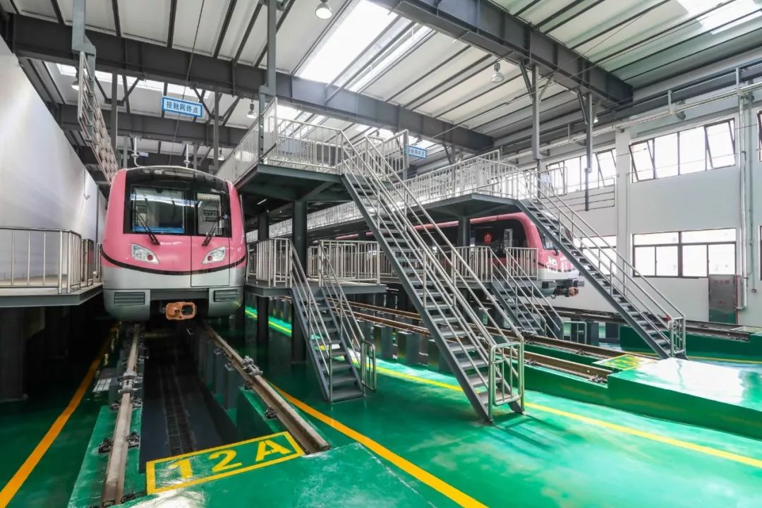 深圳地铁三号线横岗车辆段 (国内第一个双层车辆段) .