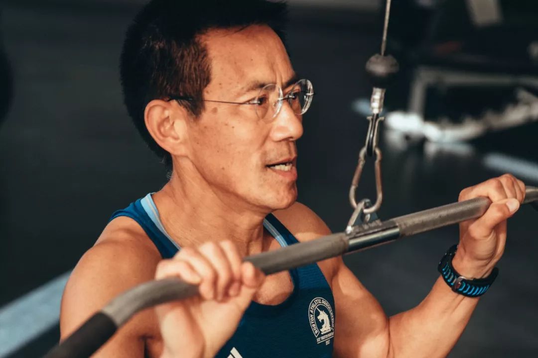 王国祥马拉松跑者的早晨