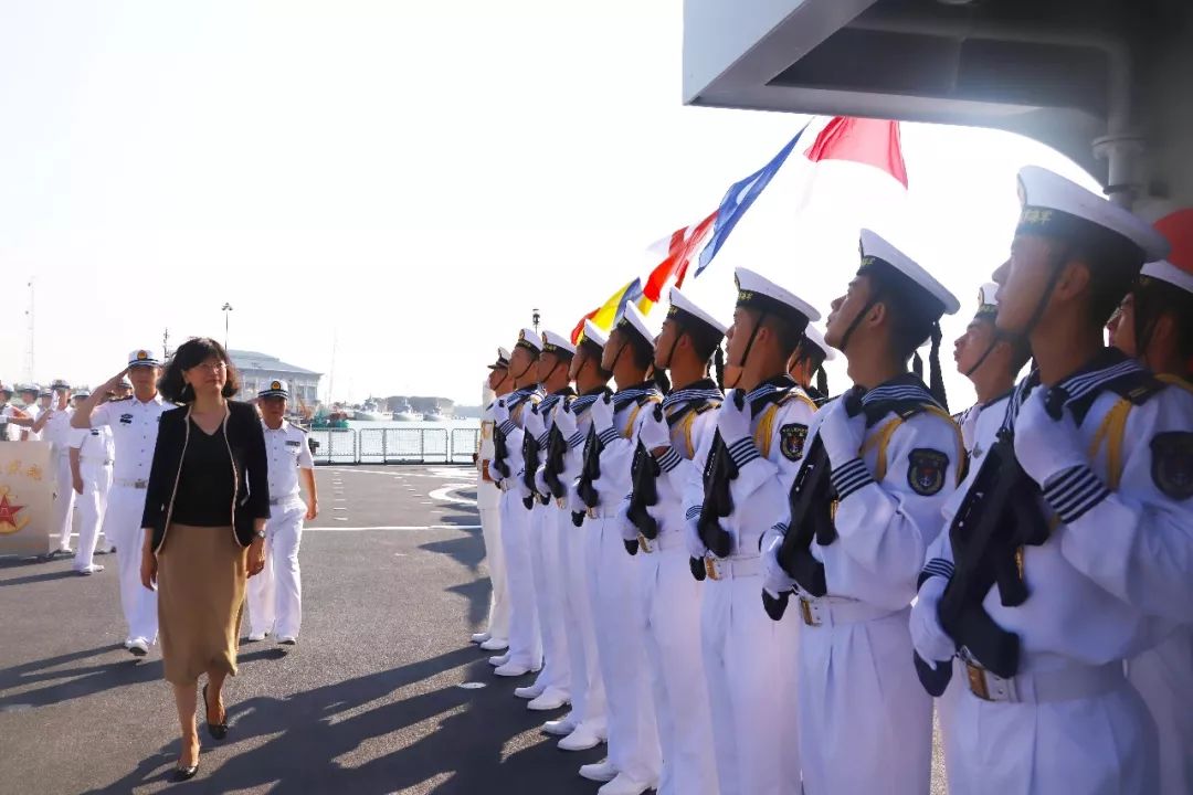 第一站海军戚继光舰抵达文莱进行友好访问