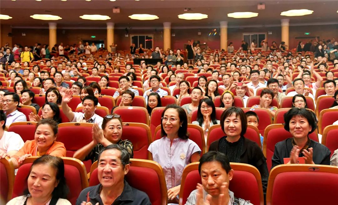 献礼国庆,《家有遗产》昨晚亮相市人民会堂_青岛