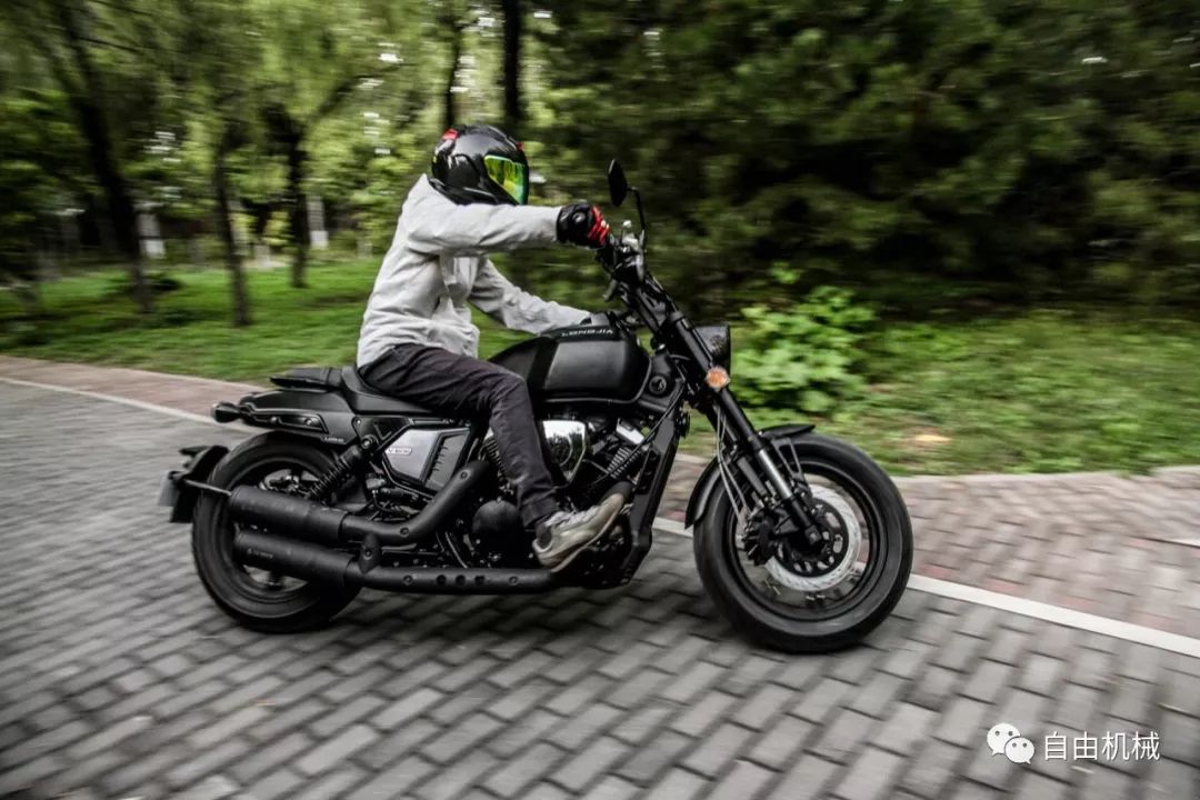 国产美式巡航皮带传动啥感觉抢鲜试驾龙嘉v霸丨把玩