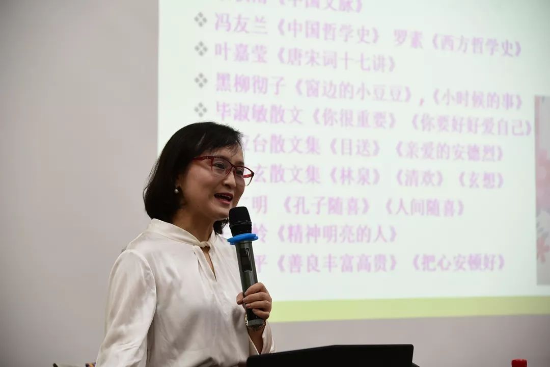 钟亮老师说她更希望这样介绍她自己.