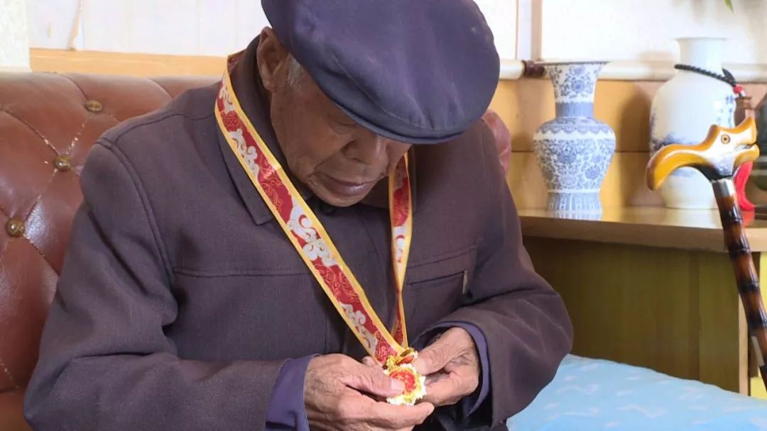 据悉,我县共有赵德明,杨忠才,左世英,吕钟,张振子,万好贤等6名在中华