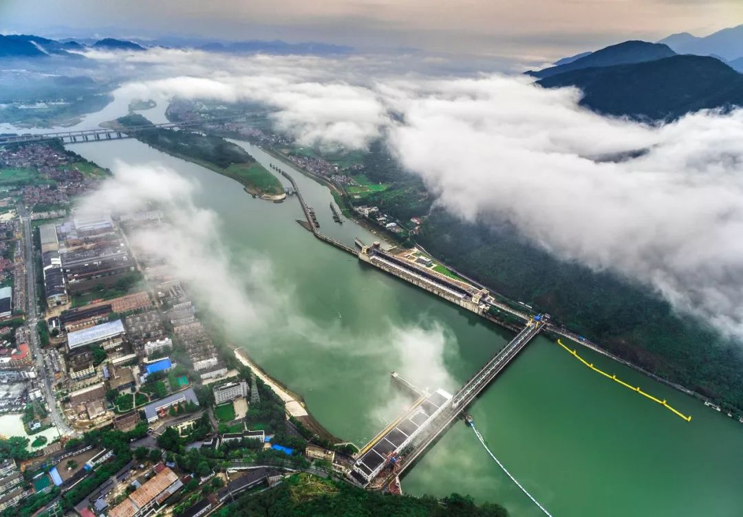3厘米美术馆里的杭州水韵70年②江河相吻通江达海筑通途