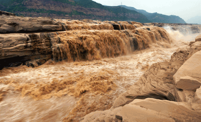 任意消费,即可凭当日消费小票,至指定活动区域免费领取黄河母亲水1瓶