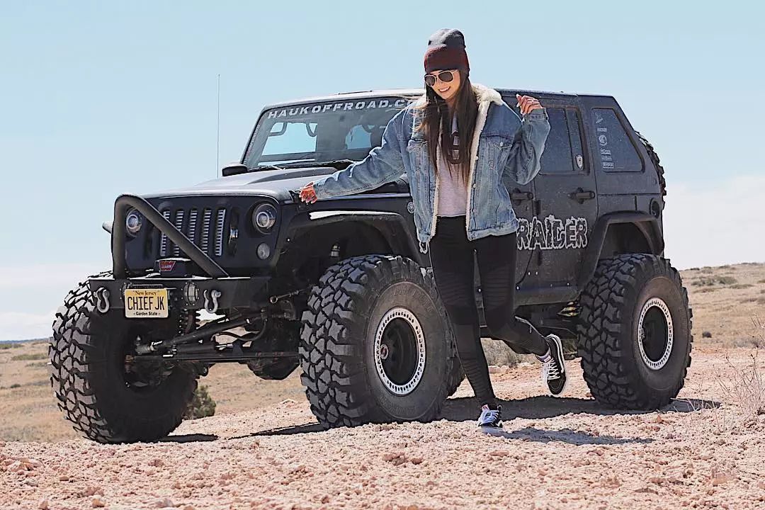 美女与野兽改装jeep牧马人和他的女孩们