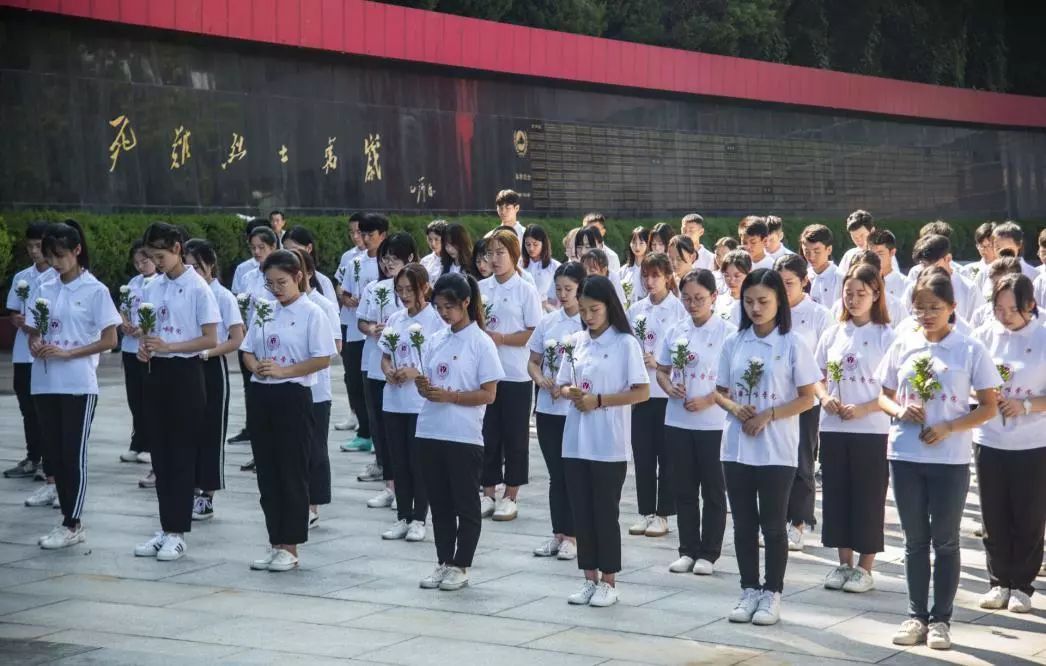 重慶三峽學院開展我與祖國共奮進國旗下的演講特別主題團日活動