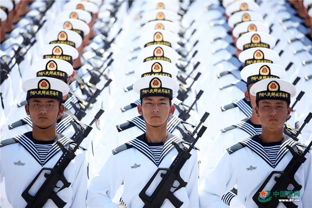 一袭白衣威武霸气,海军方队高清大图来袭!