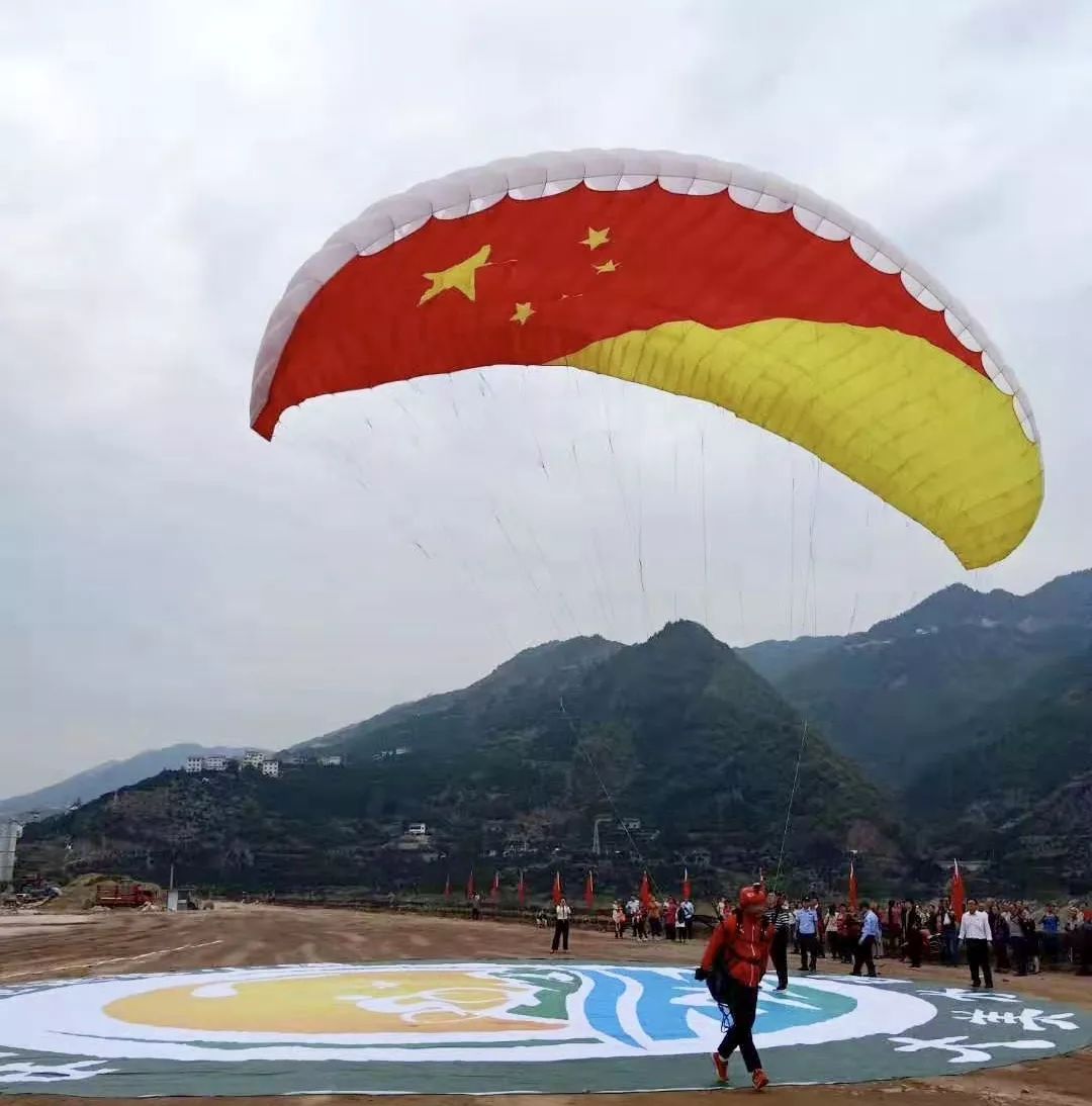 伟大祖国来自中国橙谷离地运动小镇的祝福您收到了吗