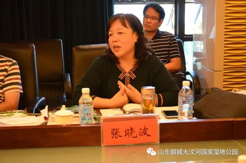 孔雷霆摄市园林和林业绿化局副局长郑兆亮,区人大常委会主任王纪青对