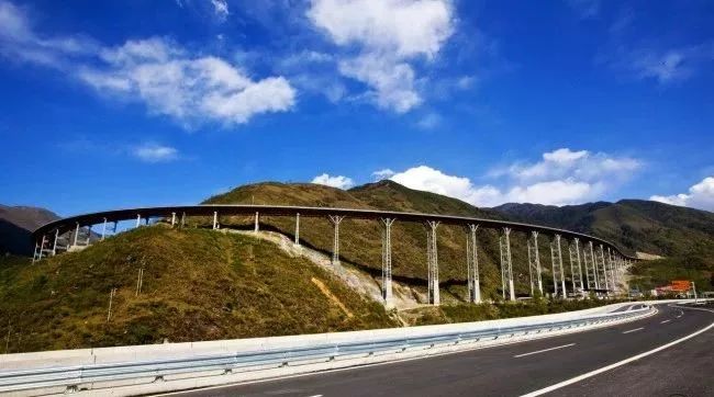 邛崃至芦山高速公路图片