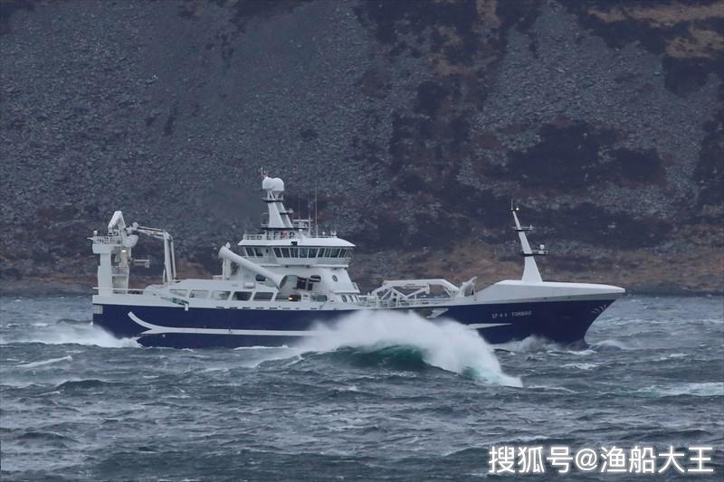 现代化渔船,法罗群岛70米拖网围网渔船,torbas
