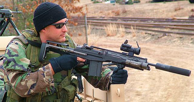 军事丨美军特种作战特别改进型m14突击队员卡宾枪