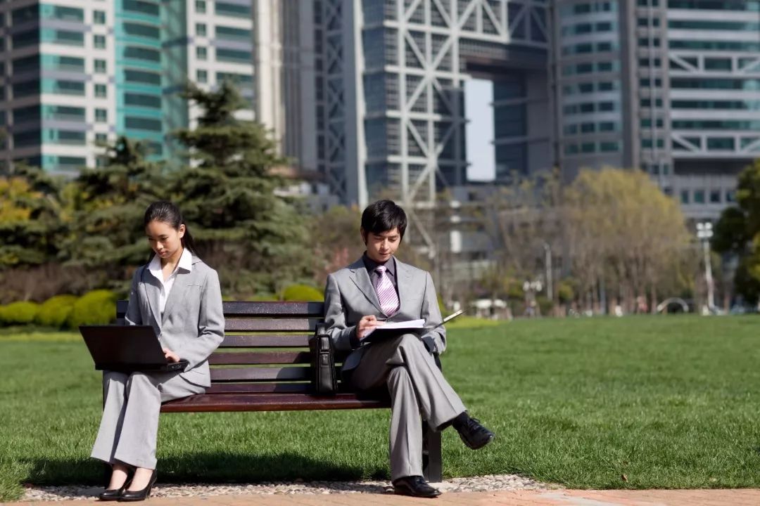 陆家嘴金融民工着装指南