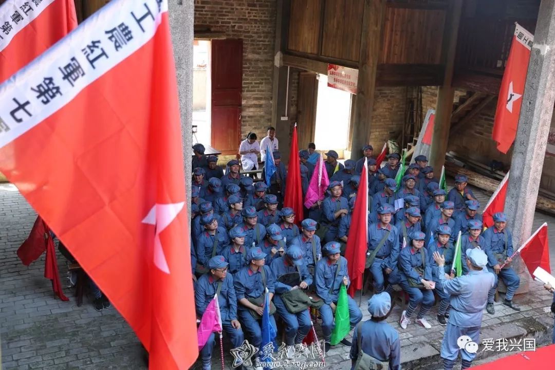 兴国党员干部开展"当一天红军"体验式教学