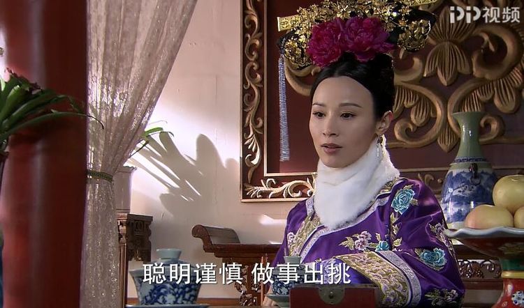 原创步步惊心中,嫡福晋明慧的4个造型,紫色风格的旗装极典雅