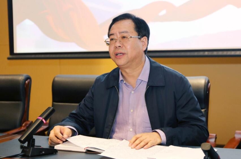 刘小鹏同志要求,全体党员领导干部要通过"不忘初心,牢记使命"主题教育