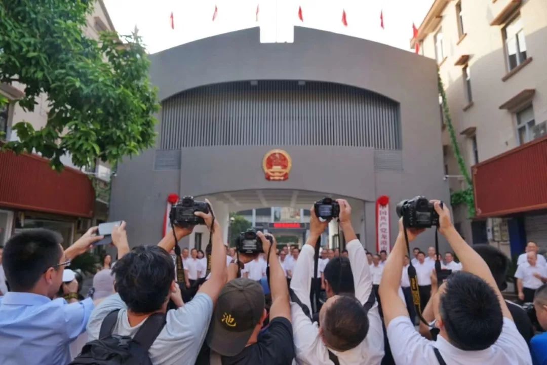 龙港市政府门口激动人心的一幕