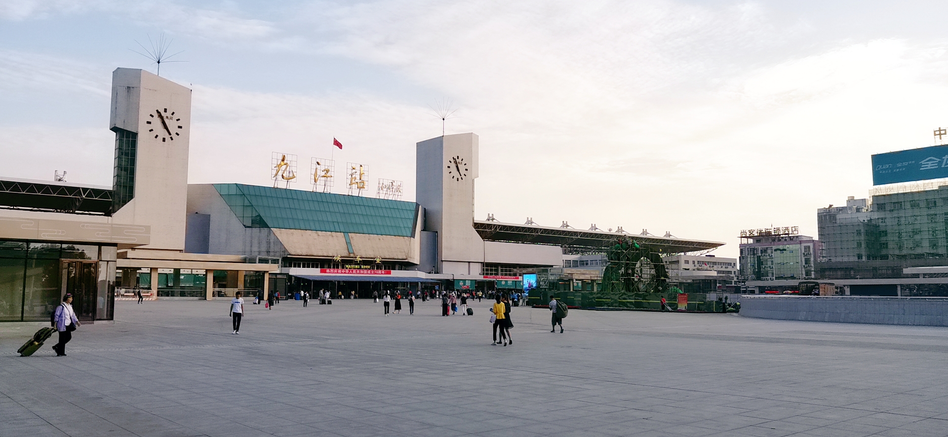 国庆节九江前往北京旅游的市民请提前两小时抵达火车站哦