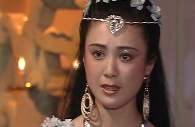 蓝天野,傅艺伟主演的经典版.讲述了商朝天子纣王荒淫无道的故事.