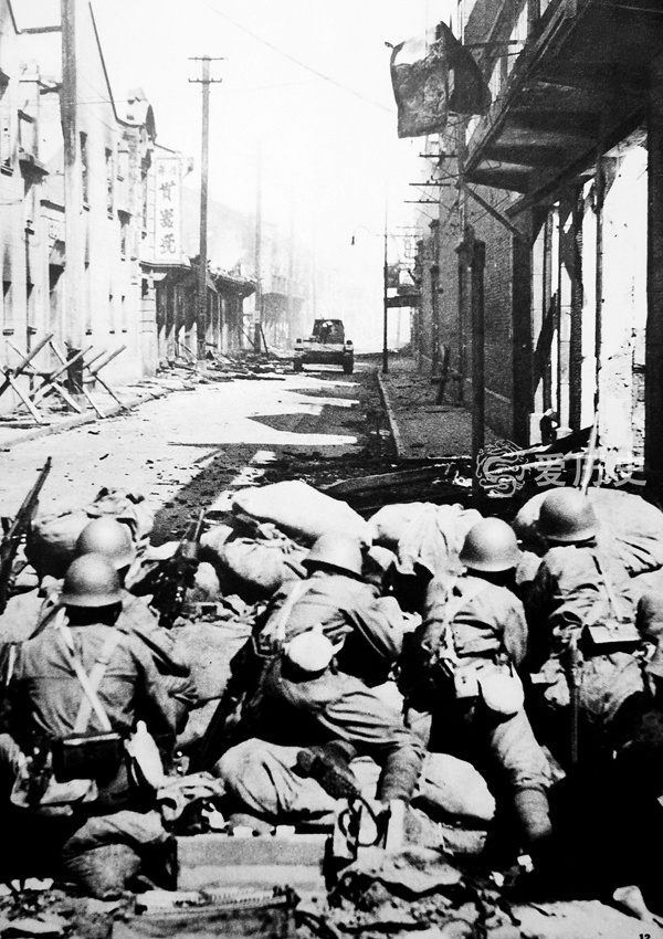 淞沪会战老照片日军没想到打得如此艰难中国军队坦克都用上了