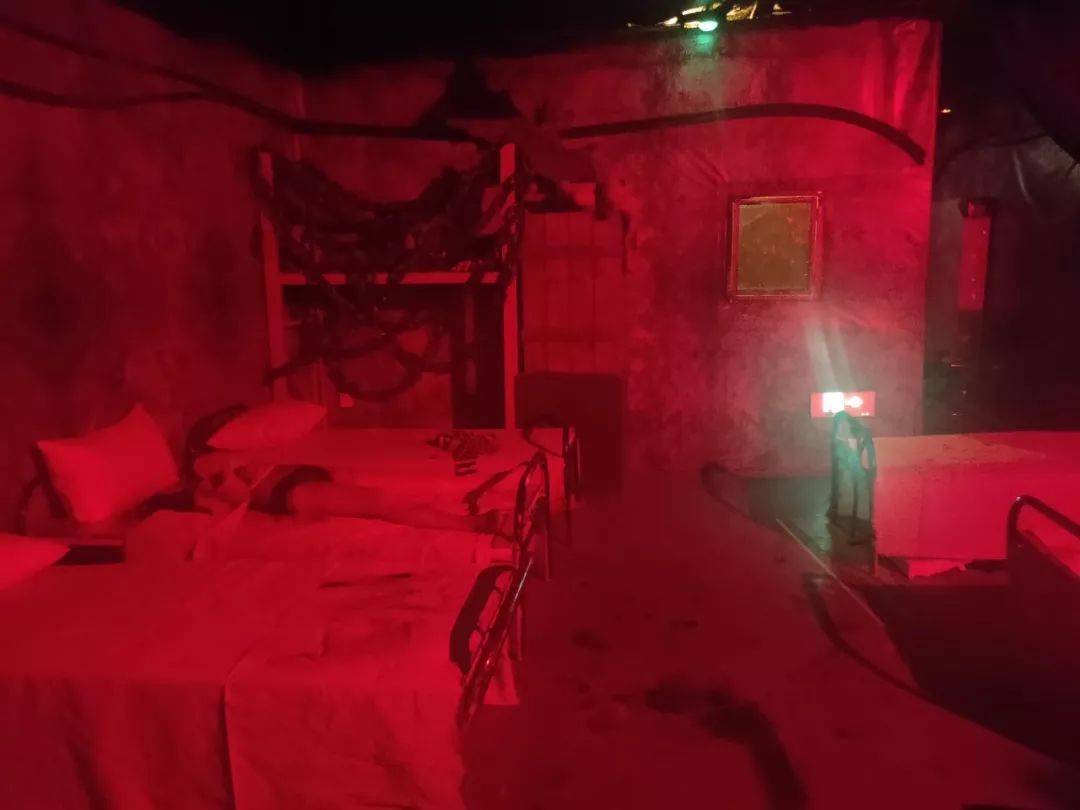 不小心碰到,才是终极的心理阴影用微笑掩盖的酒