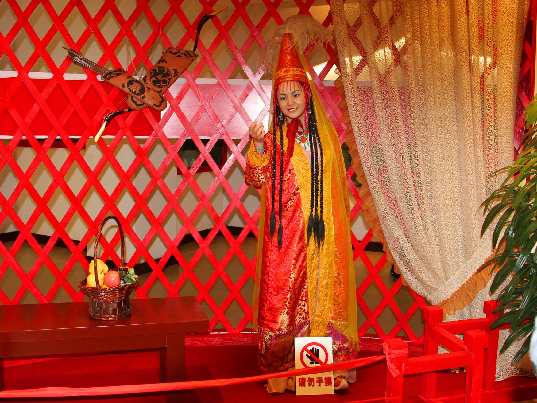 2100多年前,她走过万里,从扬州远嫁乌孙部落和亲,来到了新源那拉提大