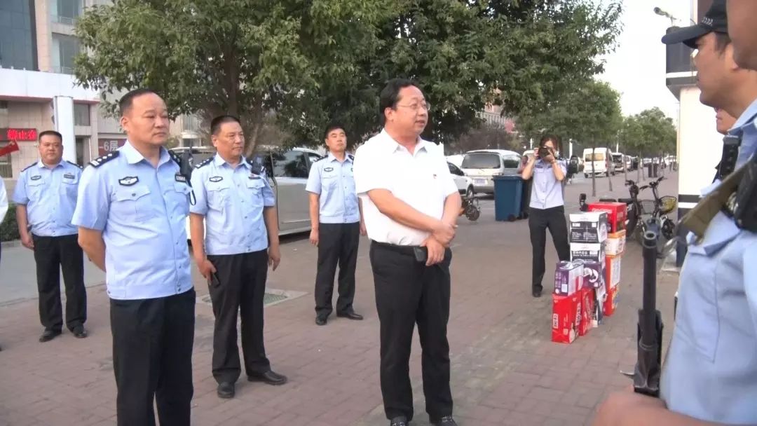 迎国庆获嘉县领导王永记刘军伟聂向中慰问一线公安干警