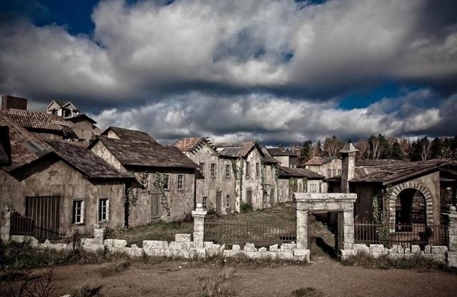 原创4个被遗弃的神秘城镇,曾经辉煌一时,现在却无人问津沦为鬼城