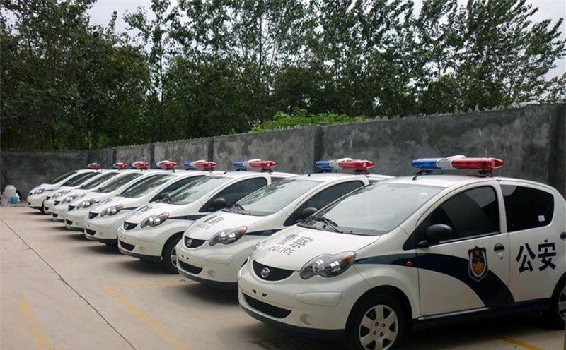 国产车终于穿上警装网友中国警察开国产警车绝配