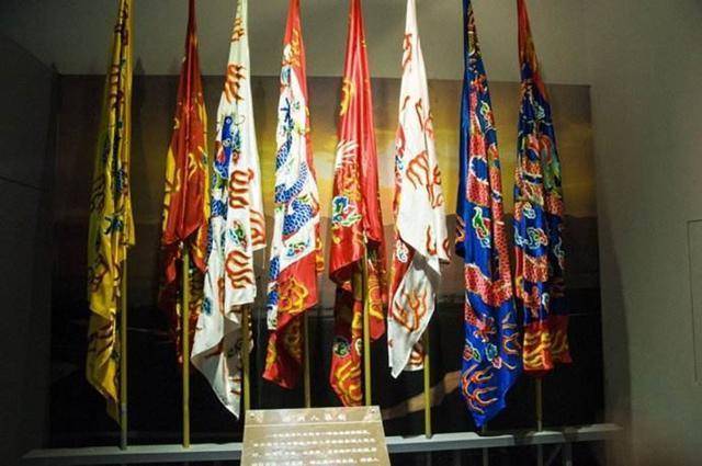 她出生在京城满洲镶蓝旗中,这家世世代代都