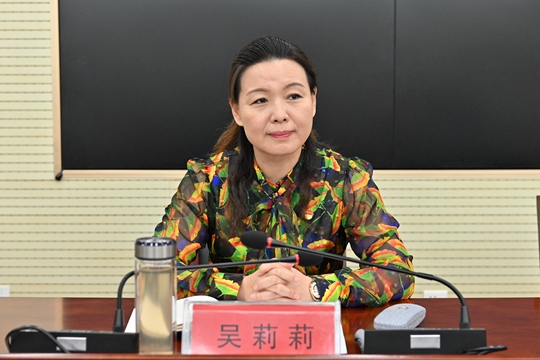 区委常委,组织部长吴莉莉讲话区委常委,组织部长吴莉莉向受到表彰的