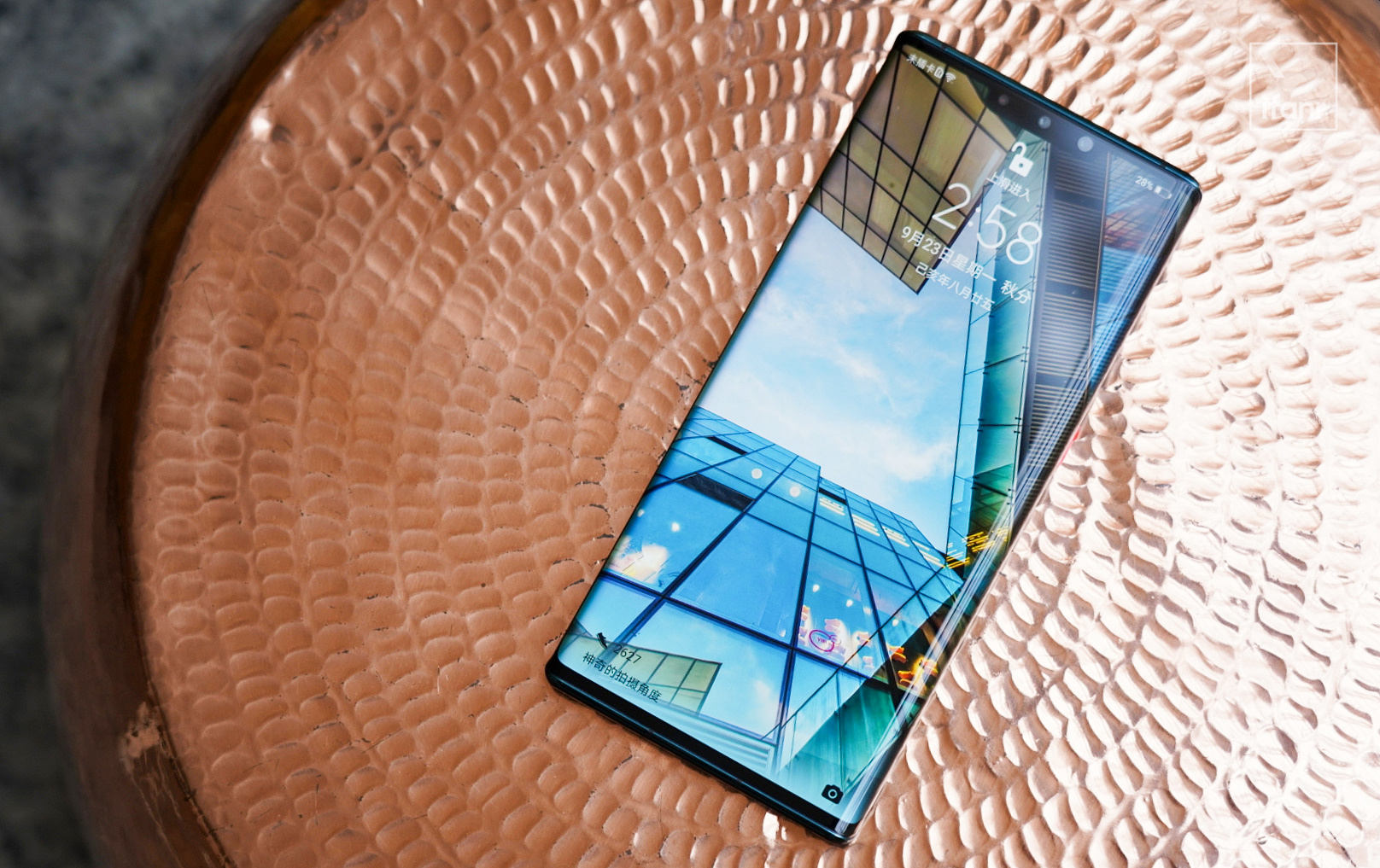 华为mate30 系列评测:超曲面环幕屏,展现未来手机交互_设计