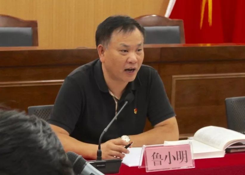 观海卫镇党委理论学习中心组举行知行合一践初心读书会