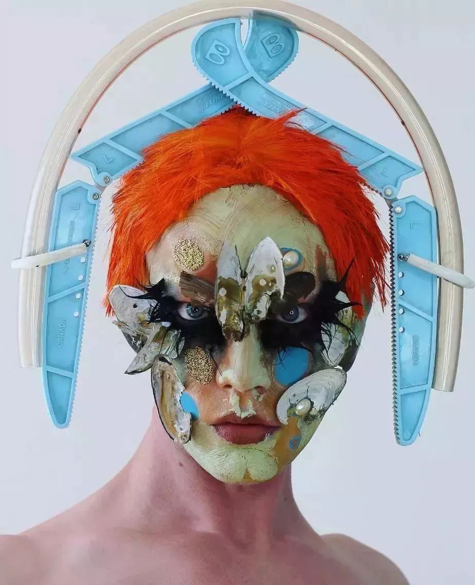 麦昆式的怪诞美(这样的妆容给服装 100分)_lyle