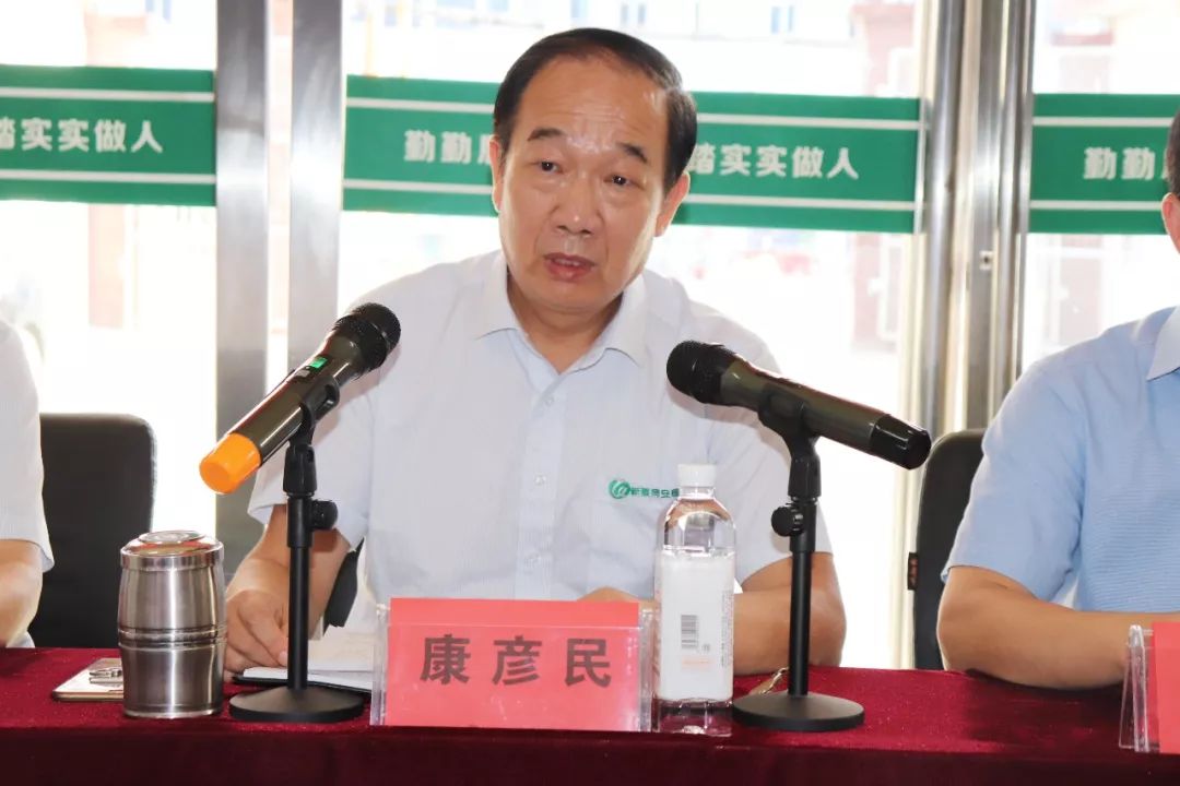 熊新华院长对医院前期工作做总结汇报,建院一年多以来,新蔡同安医院在